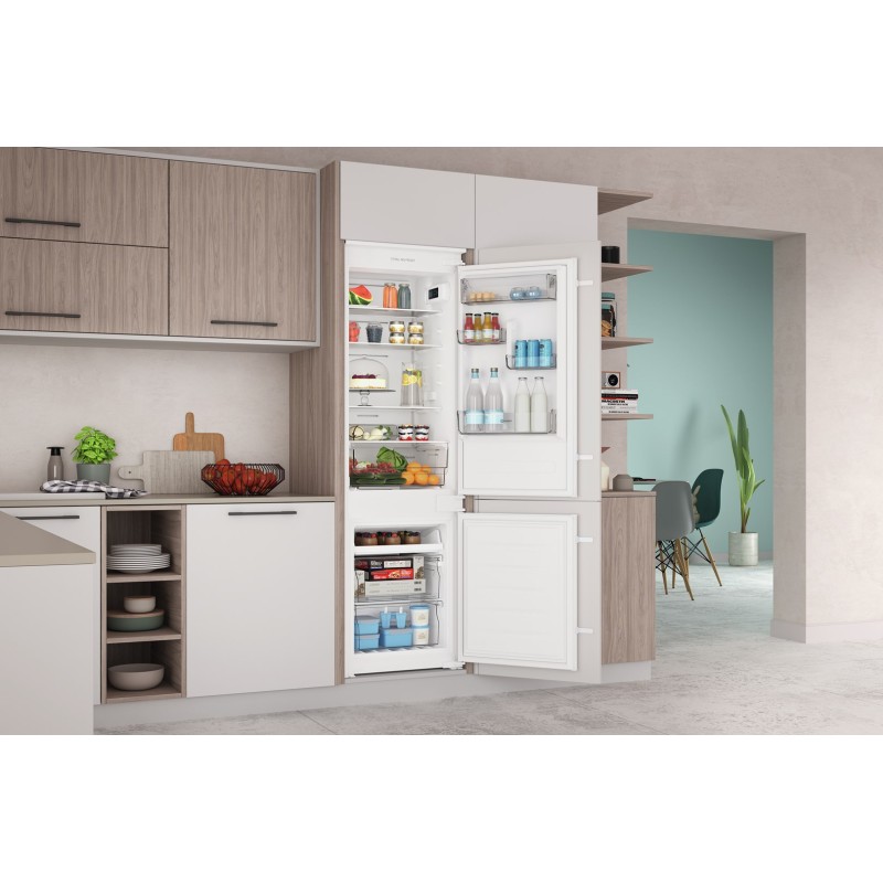 Indesit INC18 T112 white built-in fridge-freezer Indesit INC18 T112 white built-in fridge-freezer