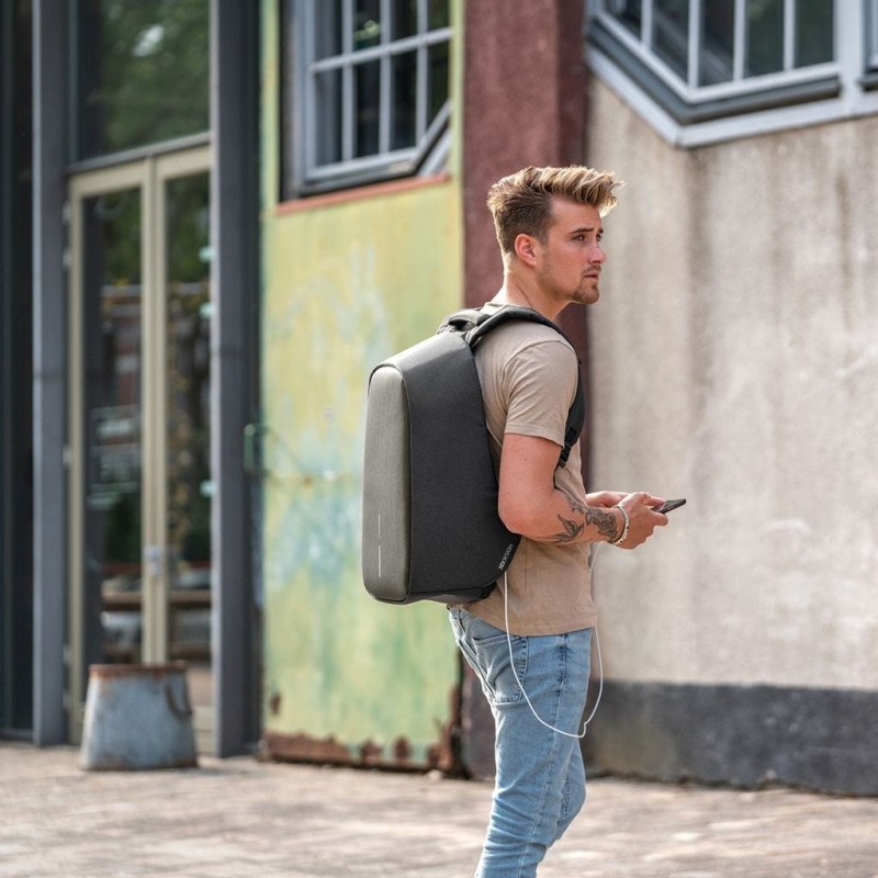 XD DESIGN ANTI-THEFT BACKPACK BOBBY HERO REGULAR BLACK P/N: P705.291 XD DESIGN ANTI-THEFT BACKPACK BOBBY HERO REGULAR BLACK P/N: P705.291