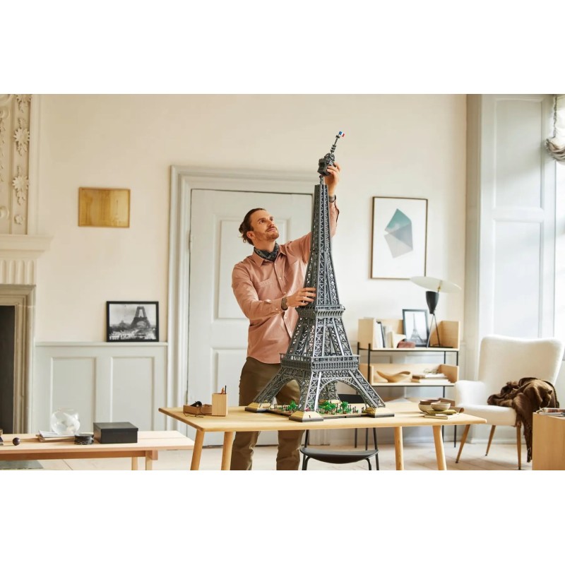 LEGO ICONS 10307 Eiffel Tower LEGO ICONS 10307 Eiffel Tower