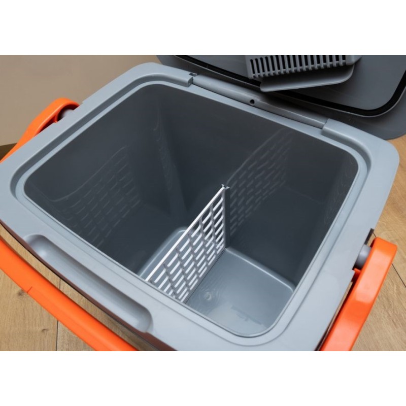 ELDOM FROZZY travel fridge 26l, cooling and heating function, 12V/240V ELDOM FROZZY travel fridge 26l, cooling and heating function, 12V/240V