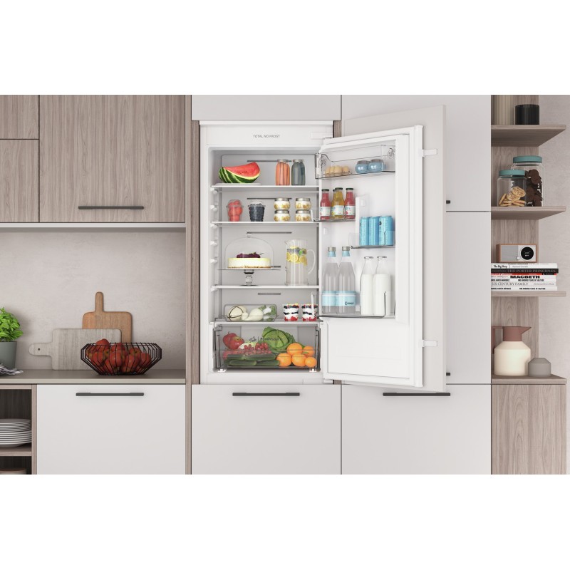 Indesit INC18 T112 white built-in fridge-freezer Indesit INC18 T112 white built-in fridge-freezer