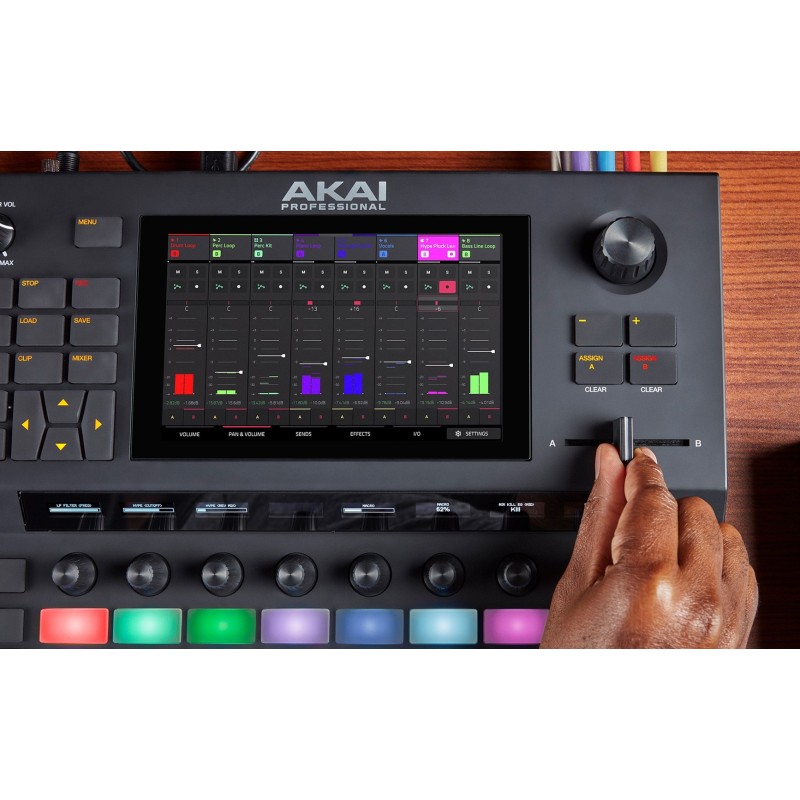 AKAI FORCE Standalone music production station Sampler MIDI USB Black AKAI FORCE Standalone music production station Sampler MIDI USB Black