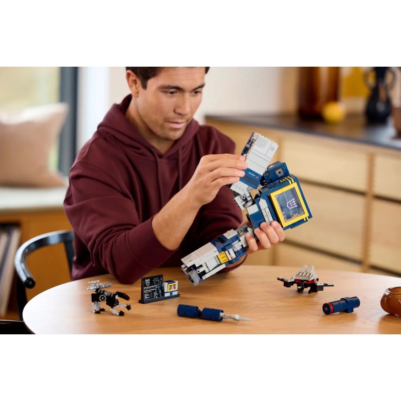 LEGO ICONS 10358 Transformers: Soundwave LEGO ICONS 10358 Transformers: Soundwave