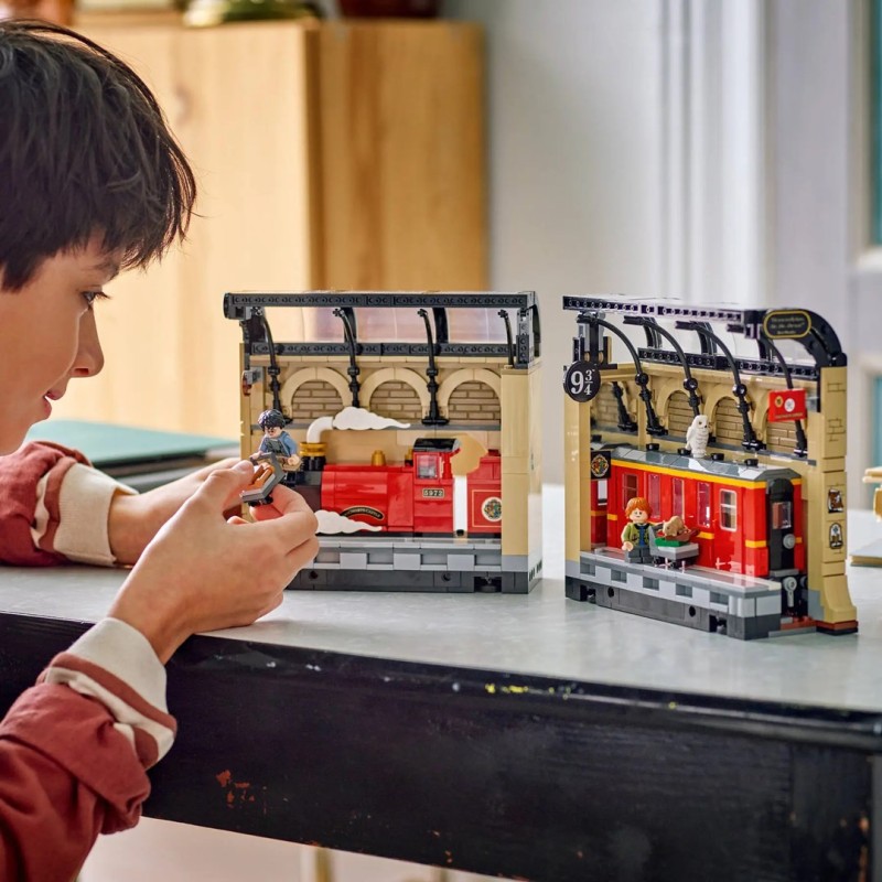 LEGO HARRY POTTER 76450 Book nook: Hogwarts Express LEGO HARRY POTTER 76450 Book nook: Hogwarts Express