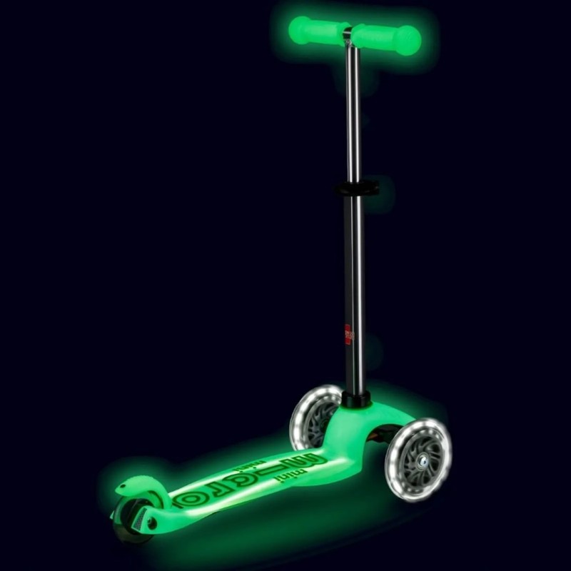 Mini Micro Deluxe Glow LED Plus Icy Lime scooter Mini Micro Deluxe Glow LED Plus Icy Lime scooter