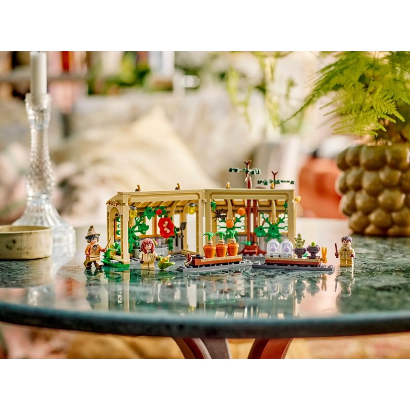 LEGO HARRY POTTER 76445 Hogwarts Castle - Herbology Class LEGO HARRY POTTER 76445 Hogwarts Castle - Herbology Class