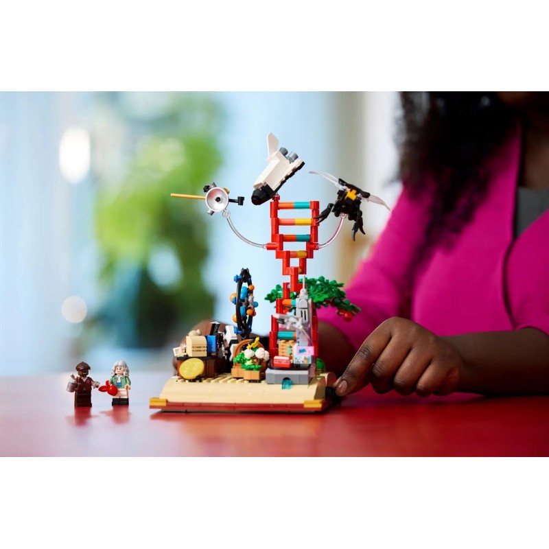 LEGO IDEAS 21355 The Evolution of STEM