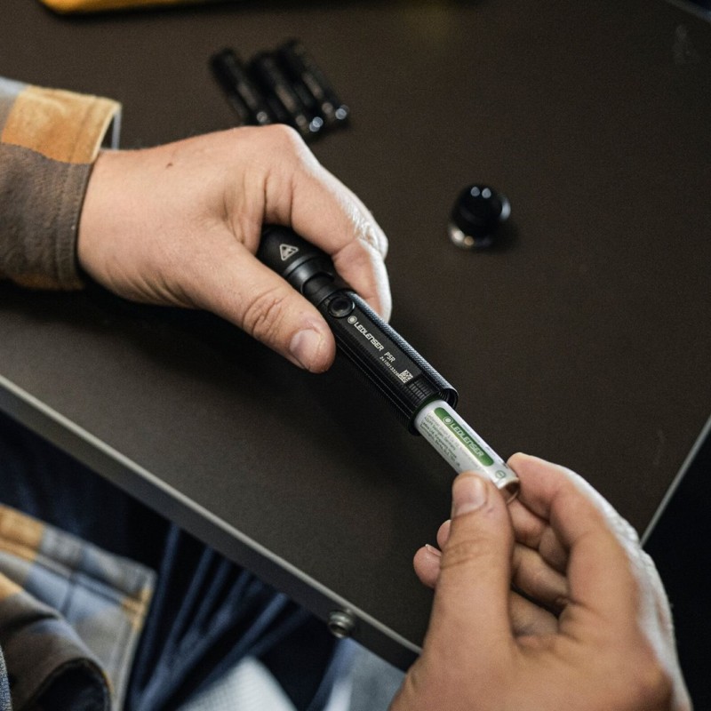 Ledlenser P5R Black Hand flashlight LED