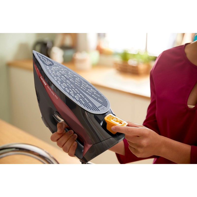 Philips 7000 series DST7022/40 iron Steam iron SteamGlide Plus soleplate 2800 W Black, Red Philips 7000 series DST7022/40 iron Steam iron SteamGlide Plus soleplate 2800 W Black, Red