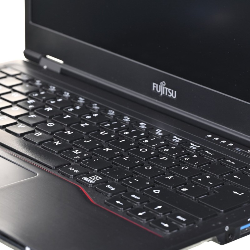 FUJITSU LifeBook U7311 i5-1135G7 16GB 256GB SSD 13,3 FUJITSU LifeBook U7311 i5-1135G7 16GB 256GB SSD 13,3