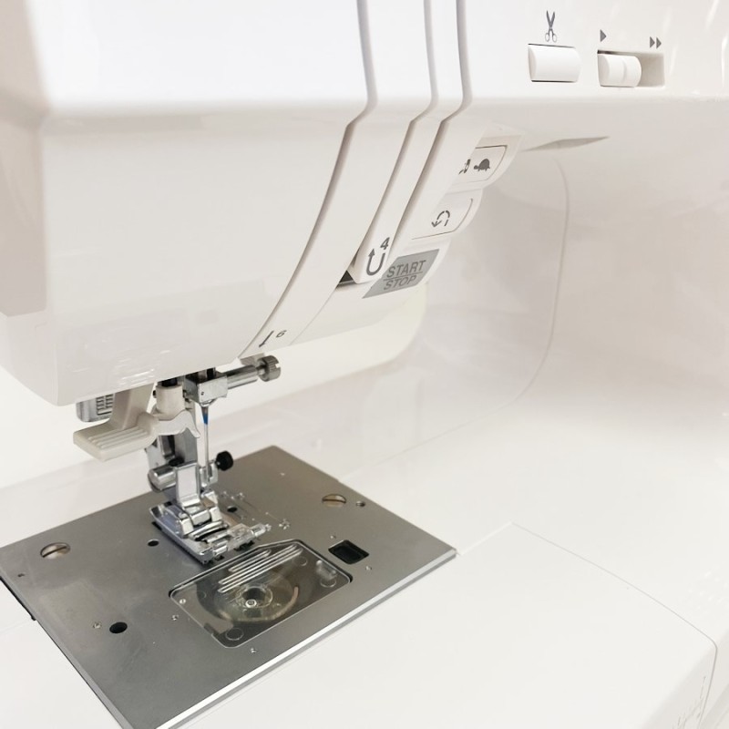 Singer 9960 Quantum Stylist sewing machine, white Singer 9960 Quantum Stylist sewing machine, white