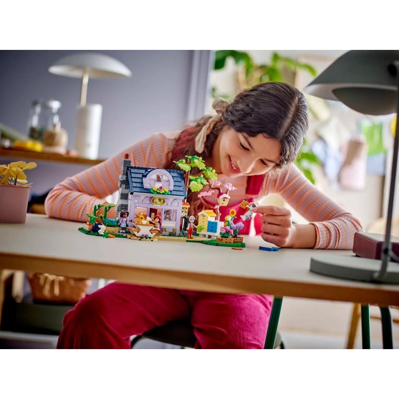 LEGO FRIENDS 42669 Beekeepers House and Flower Garden
