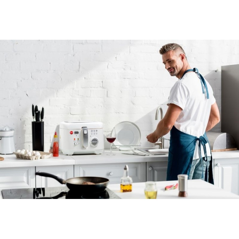 Fryer ELDOM FR18 capacity 2.5 liter Fryer ELDOM FR18 capacity 2.5 liter