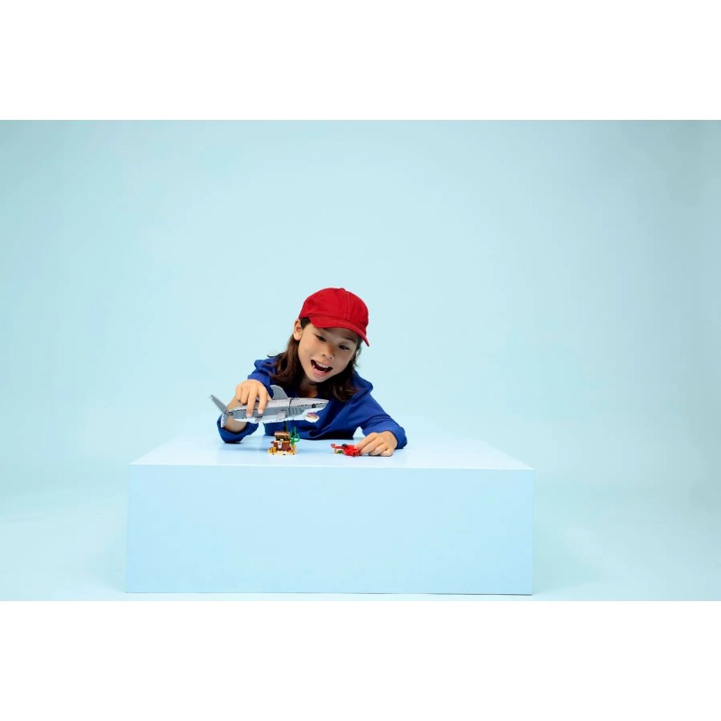 LEGO CREATOR 3 IN 1 31381 Fierce Shark with a Treasure Chest