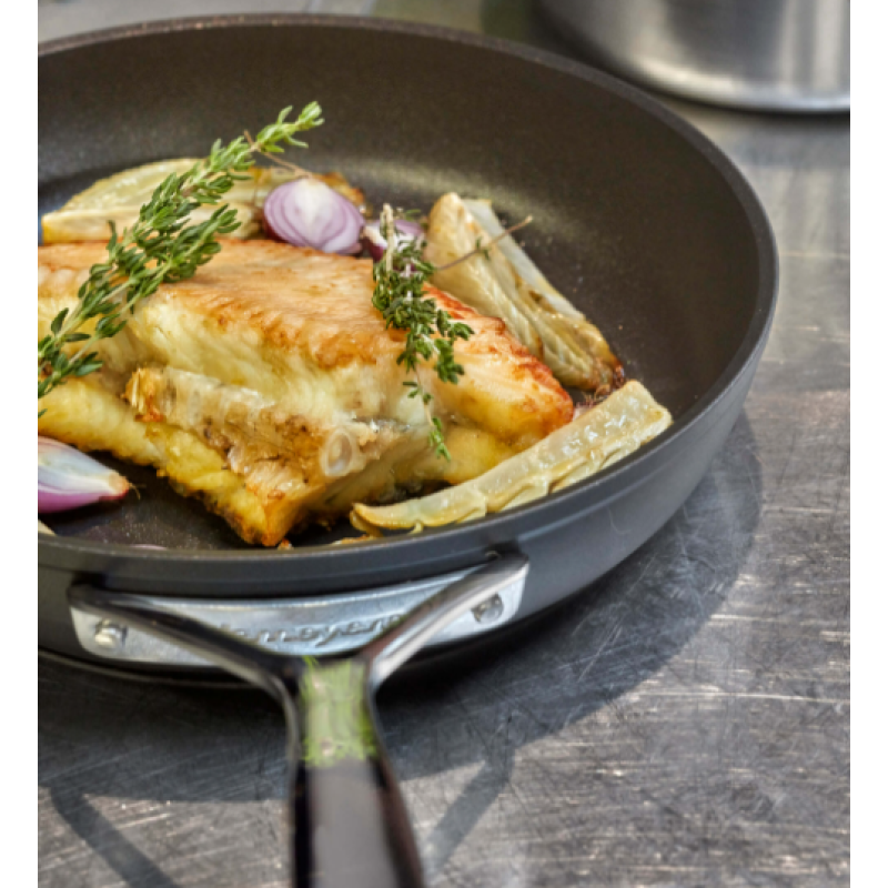 Non-stick frying pan DEMEYERE ALU PRO 5 40851-024-0 - 24 CM Non-stick frying pan DEMEYERE ALU PRO 5 40851-024-0 - 24 CM