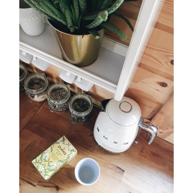 Smeg 50's Style Kettles KLF04CREU Cream Smeg 50's Style Kettles KLF04CREU Cream