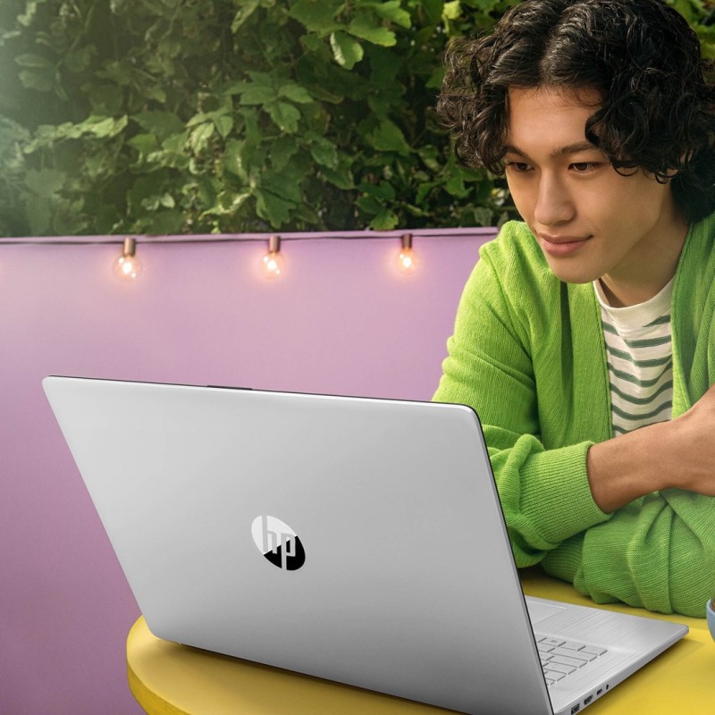 HP 17-cp2075nw AMD Ryzen™ 5 7520U Laptop 43.9 cm (17.3 HP 17-cp2075nw AMD Ryzen™ 5 7520U Laptop 43.9 cm (17.3