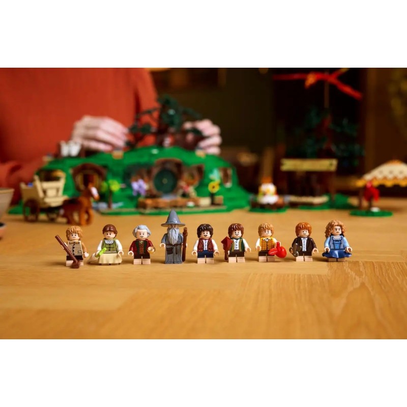 LEGO ICONS 10354 The Lord of the Rings: Shire LEGO ICONS 10354 The Lord of the Rings: Shire