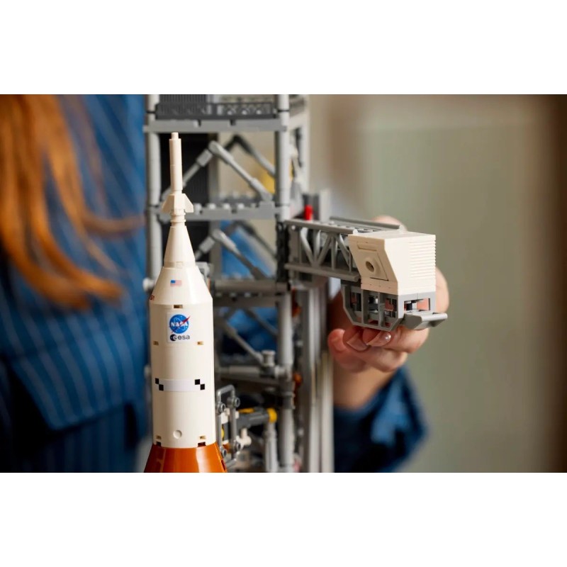 LEGO ICONS 10341 NASA Artemis Space Launch System LEGO ICONS 10341 NASA Artemis Space Launch System