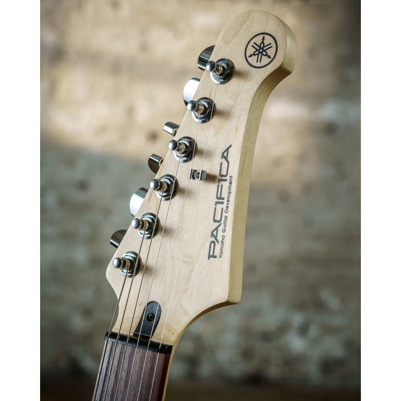 Yamaha PAC112J Electric guitar 6 strings Black Yamaha PAC112J Electric guitar 6 strings Black
