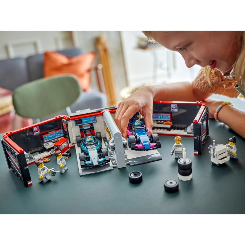 LEGO CITY 60444 F1 Garage & Mercedes-AMG & Alpine Cars LEGO CITY 60444 F1 Garage & Mercedes-AMG & Alpine Cars