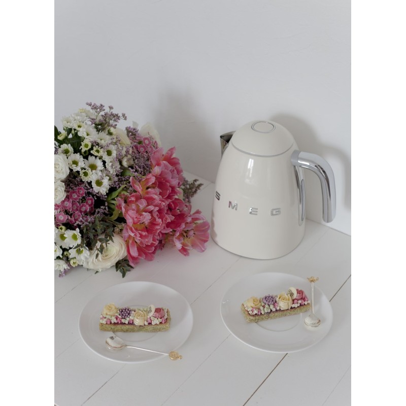 Smeg 50's Style Kettles KLF04CREU Cream Smeg 50's Style Kettles KLF04CREU Cream