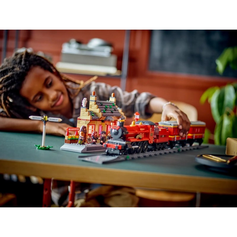 LEGO HARRY POTTER 76423 Hogwarts Express and Hogsmeade Station LEGO HARRY POTTER 76423 Hogwarts Express and Hogsmeade Station