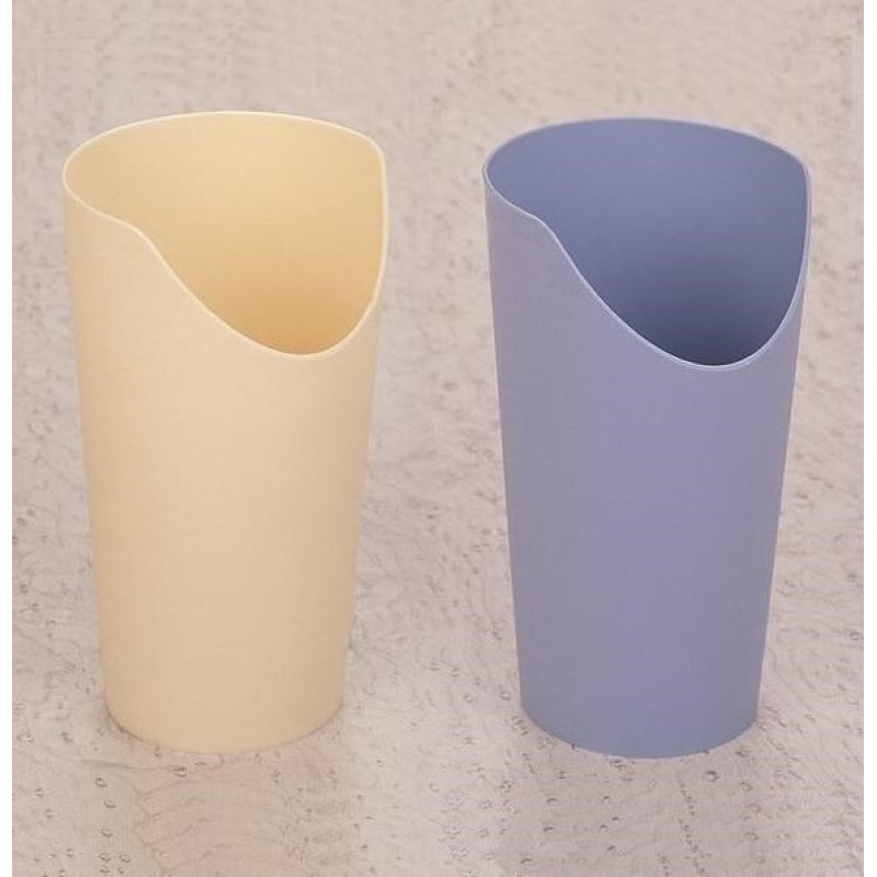Mug with a cut-out Mug with a cut-out