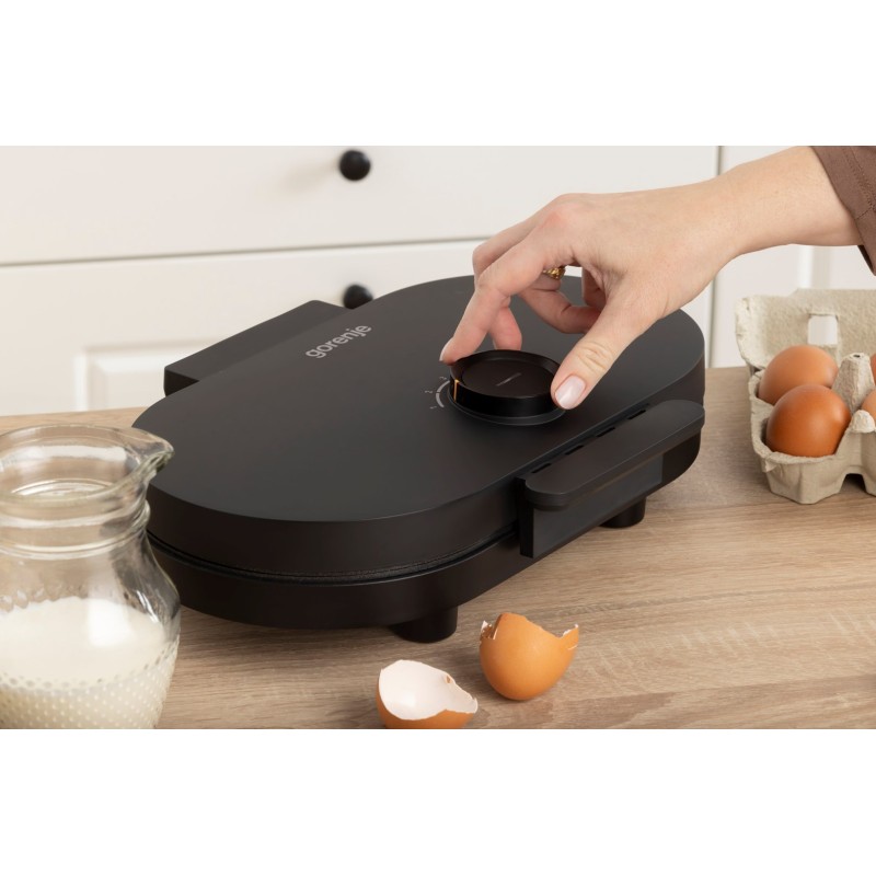 Waffle maker GORENJE WM1200B black, 1200 W
