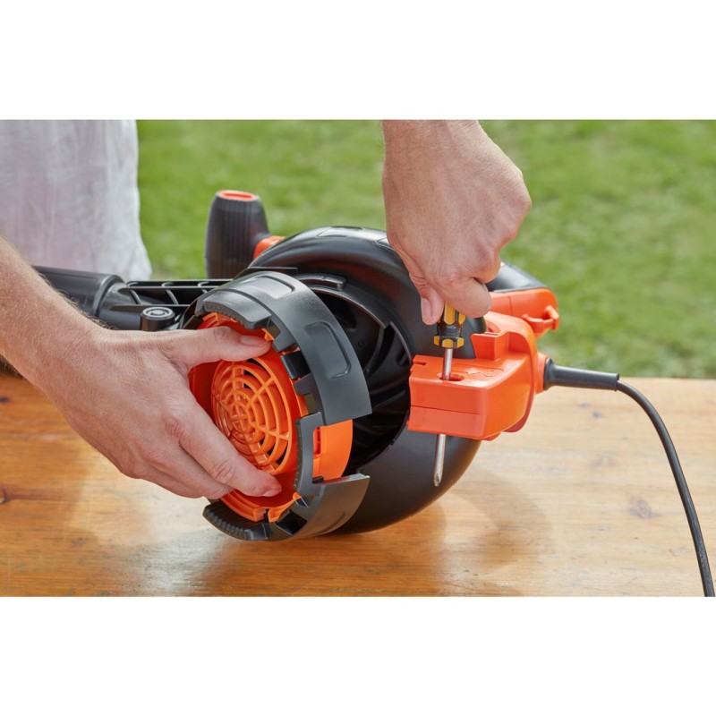 Black & Decker BEBLV300-QS leaf blower 315 km/h Black & Decker BEBLV300-QS leaf blower 315 km/h